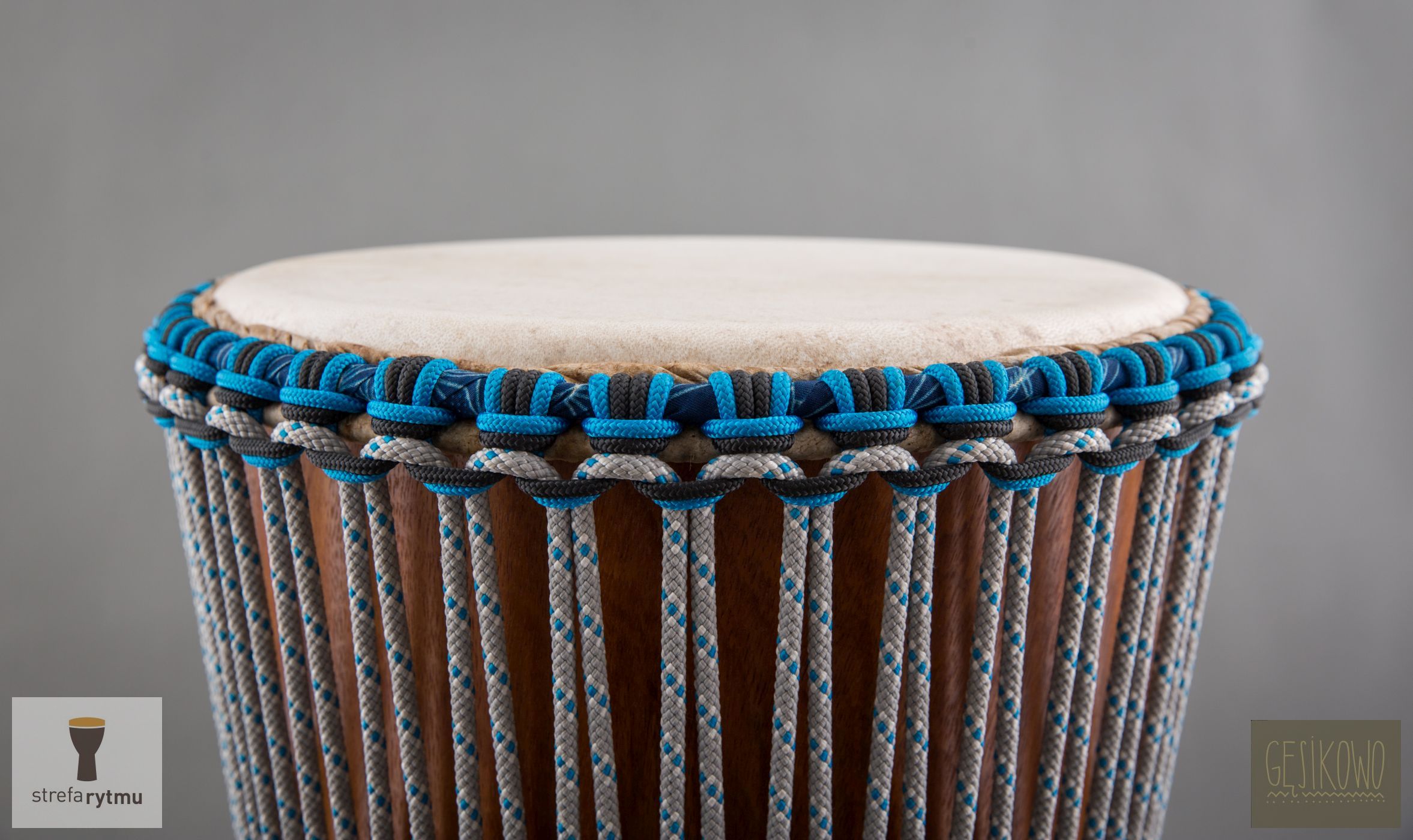 Big, extraordinary djembe from Guinea. Just ideal