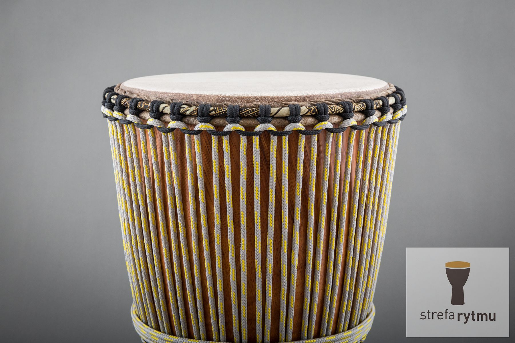 Extremely solid professional djembe from Mali. Strongly recomended for those looking for djembe up to 32cm diameter